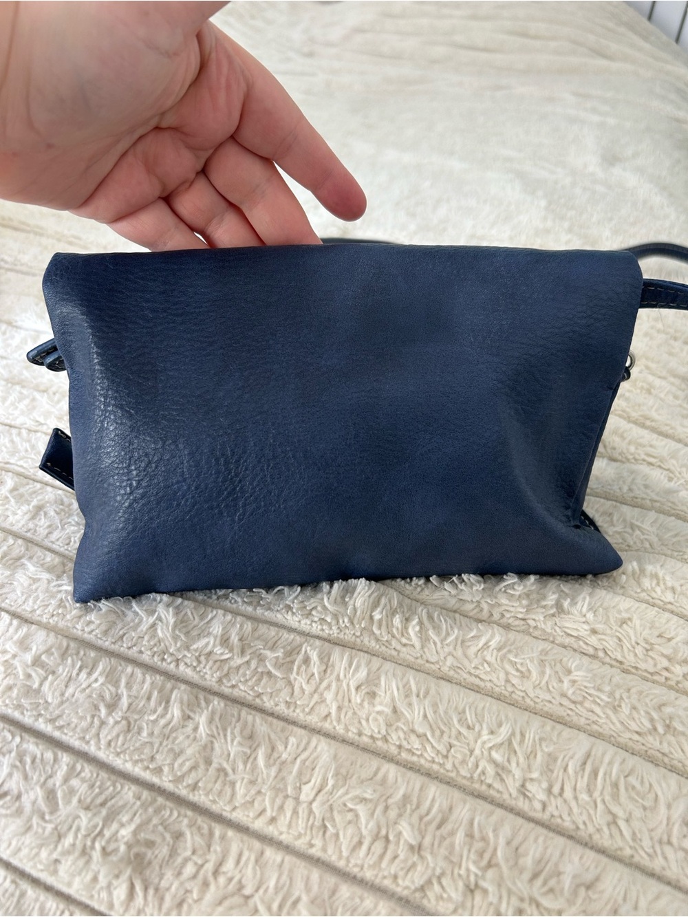 Kenneth Cole Reaction Navy Slim Crossbody with Front Zip - Picture 3 of 9